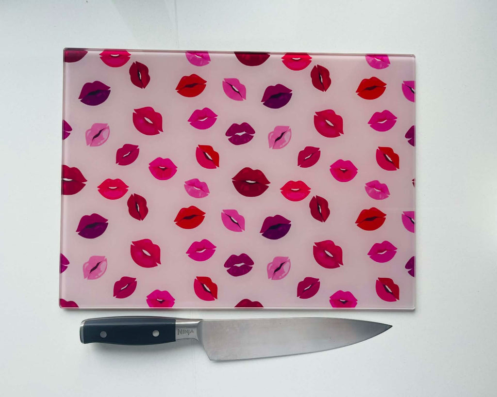 Kiss & Tell – Pink Lips Glass Chopping Board