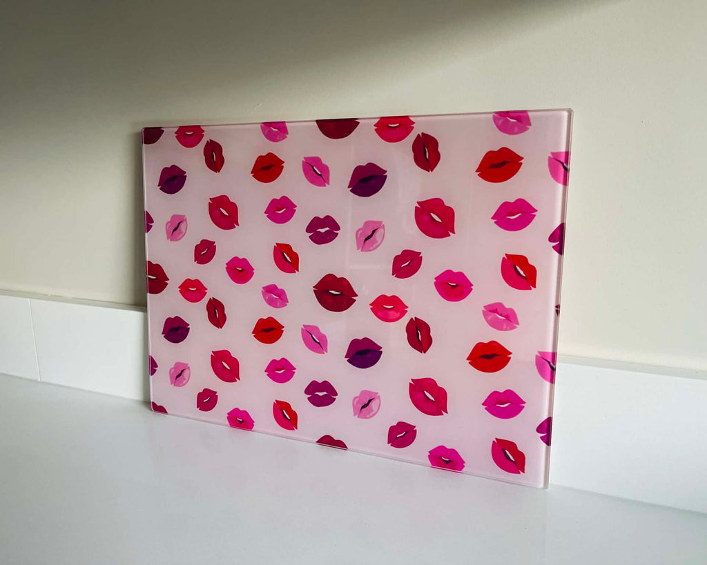 Kiss & Tell – Pink Lips Glass Chopping Board